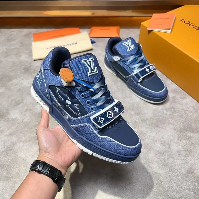 Louis Vuitton Trainer Sneaker Supportive 32550