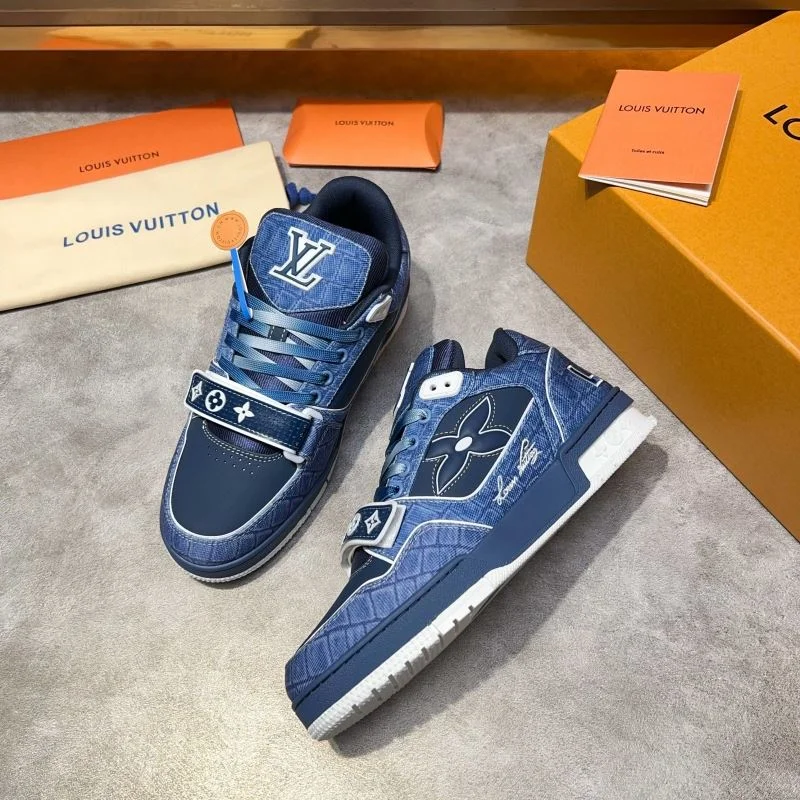 Louis Vuitton Trainer Sneaker Supportive 32550