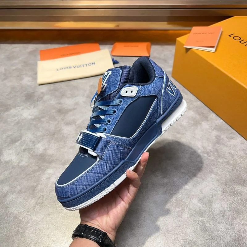Louis Vuitton Trainer Sneaker Supportive 32550