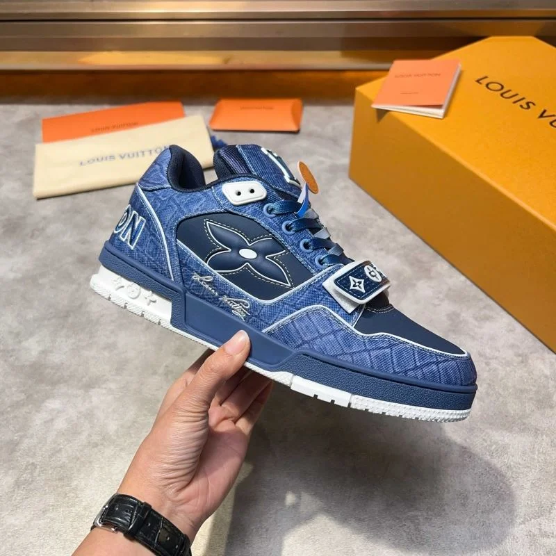 Louis Vuitton Trainer Sneaker Supportive 32550