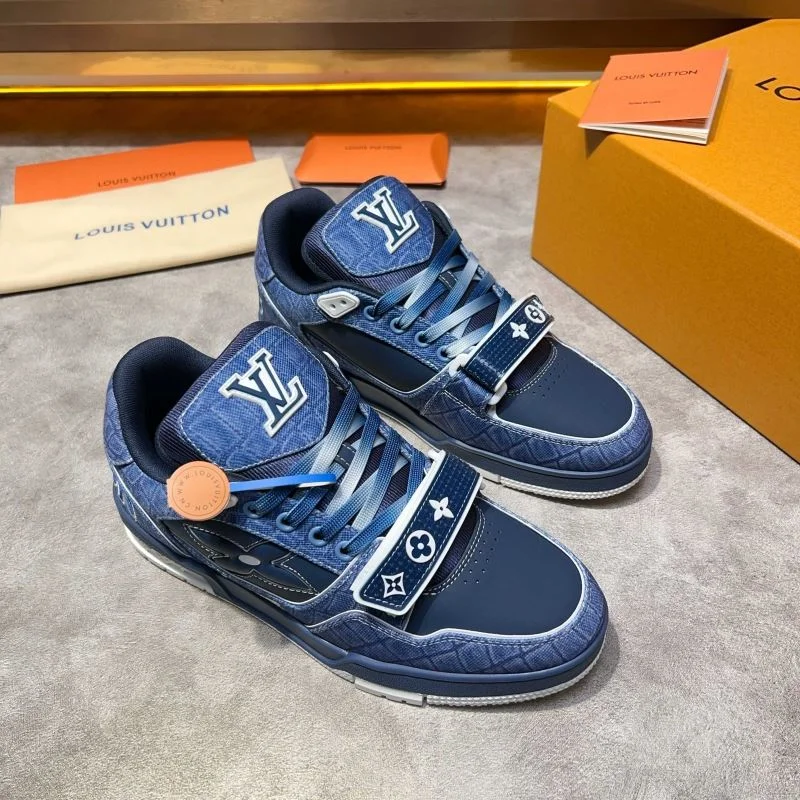 Louis Vuitton Trainer Sneaker Supportive 32550