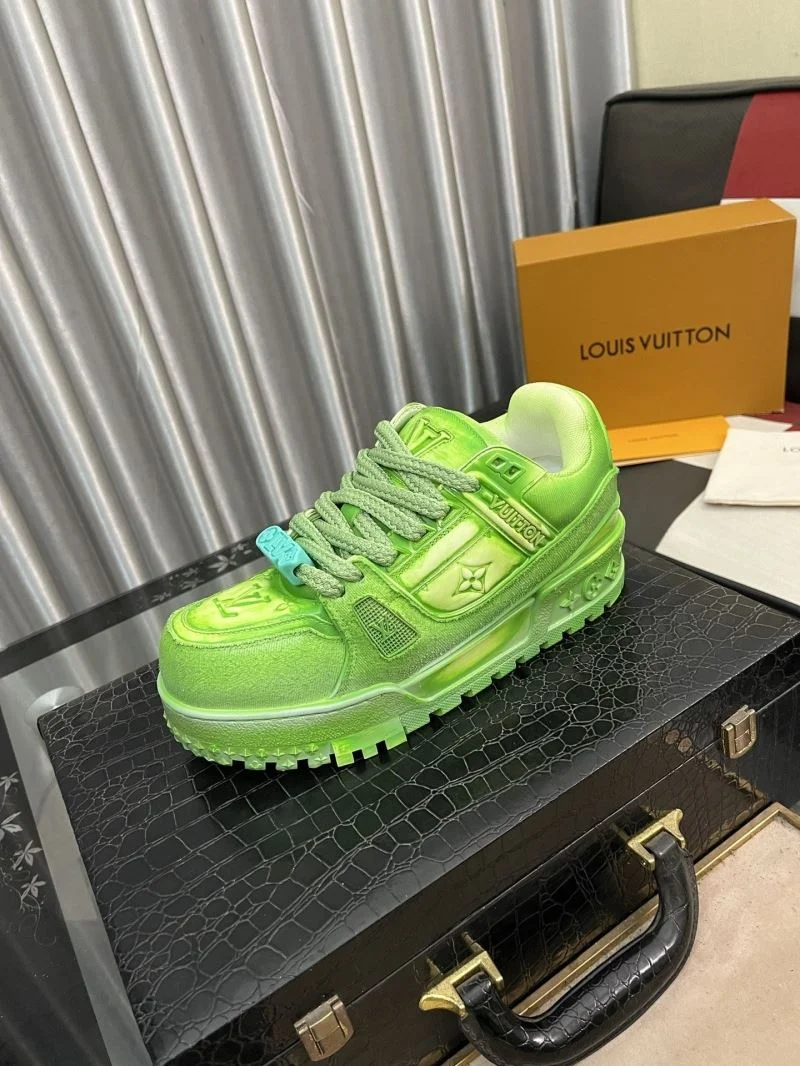 Timeless Louis Vuitton Trainer Sneaker 32543
