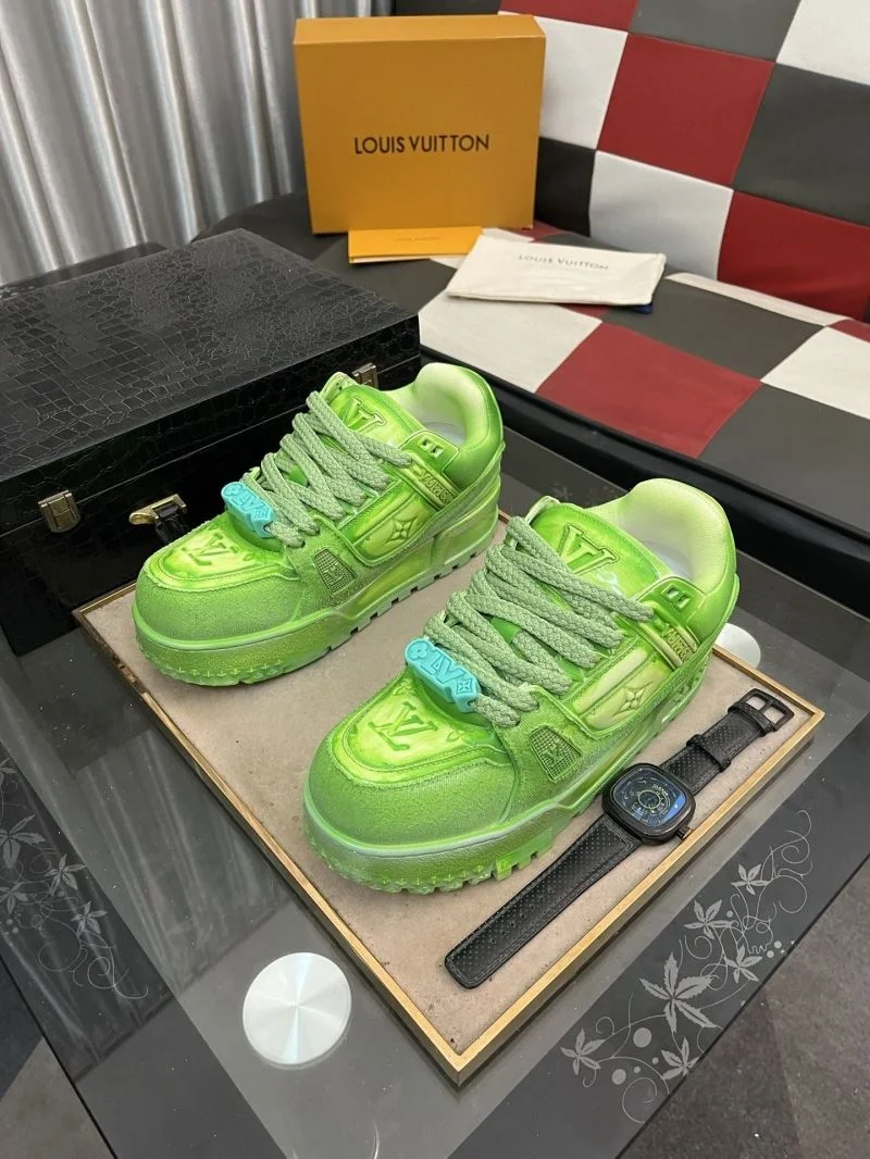 Timeless Louis Vuitton Trainer Sneaker 32543