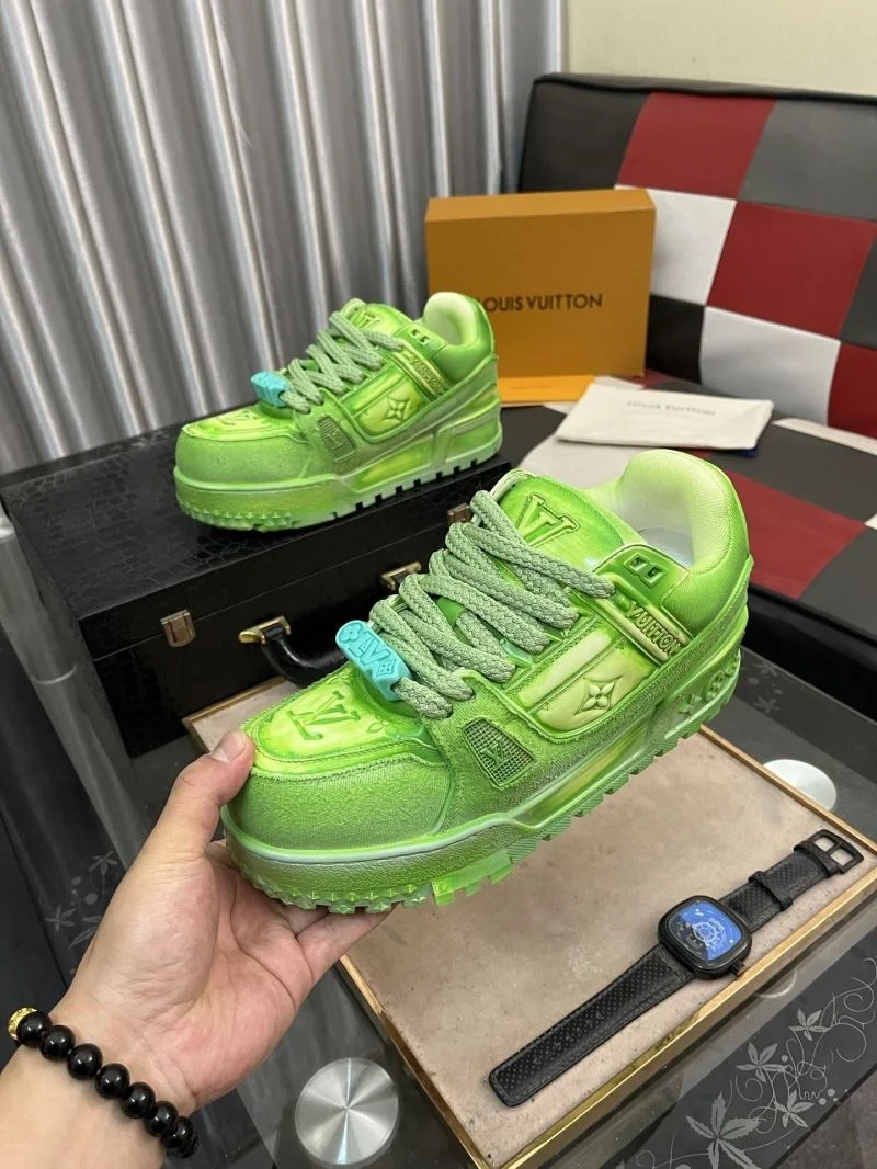 Timeless Louis Vuitton Trainer Sneaker 32543