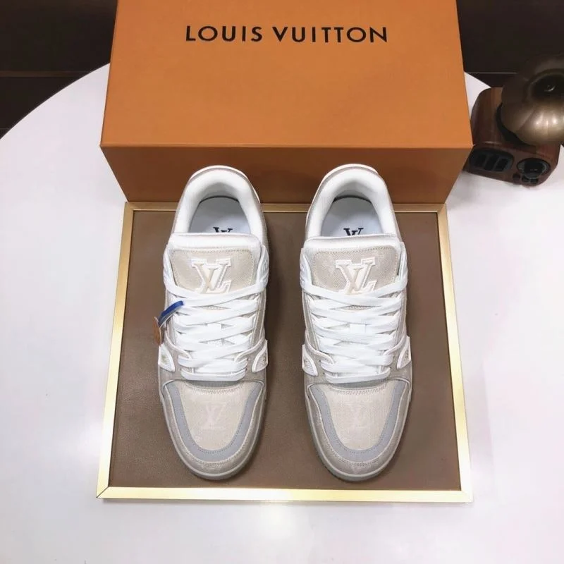 Vibrant Louis Vuitton Trainer Sneaker 32541