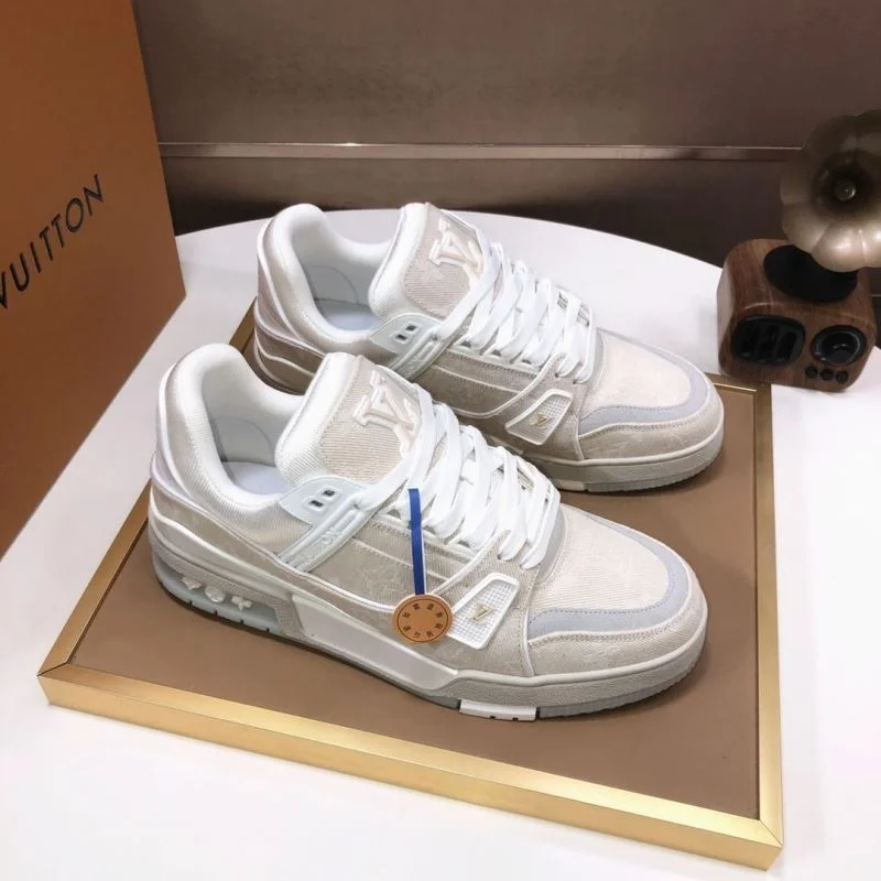 Vibrant Louis Vuitton Trainer Sneaker 32541