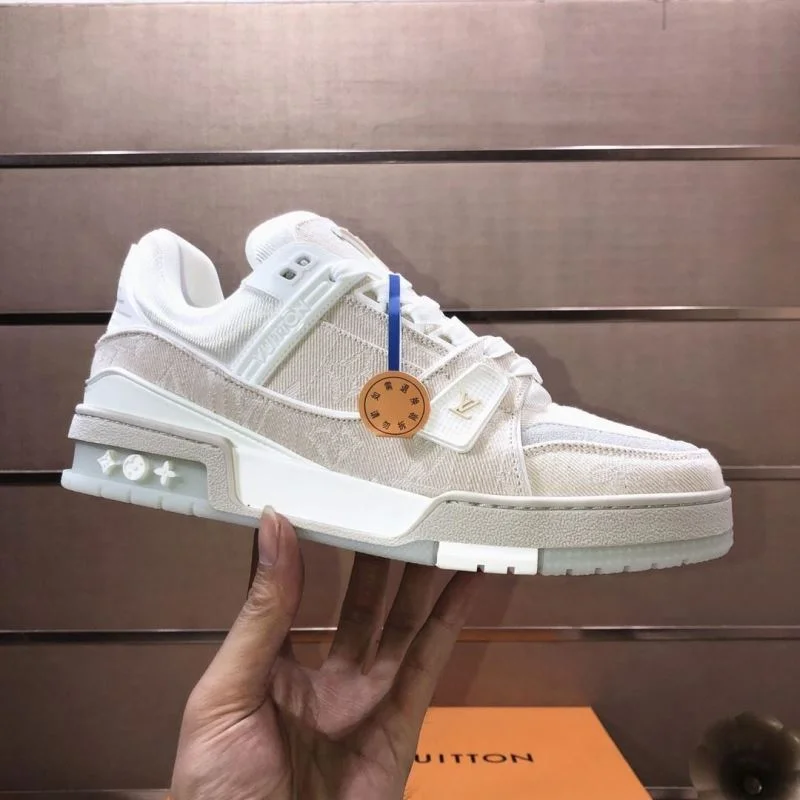 Vibrant Louis Vuitton Trainer Sneaker 32541