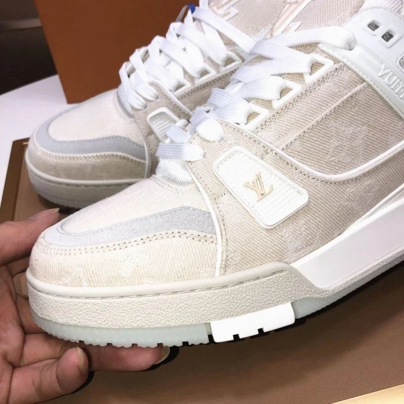 Vibrant Louis Vuitton Trainer Sneaker 32541