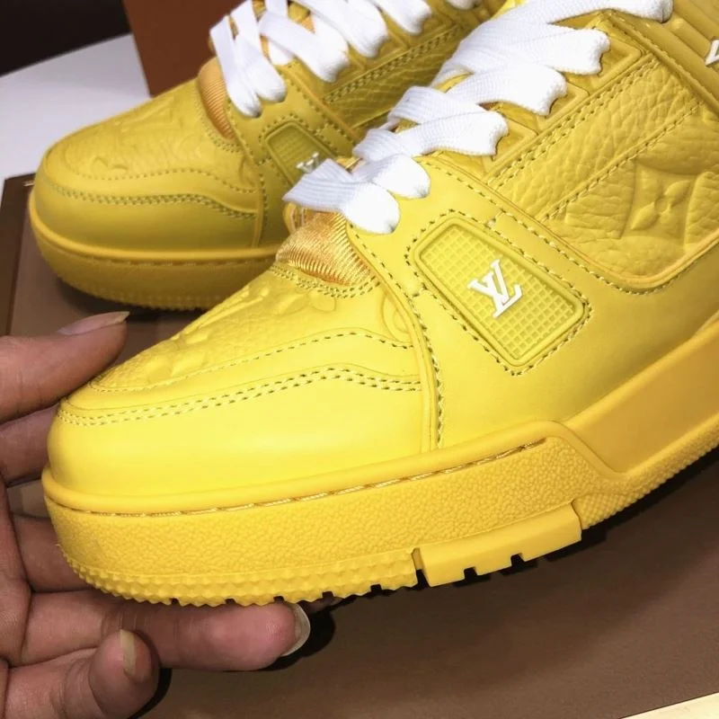 Louis Vuitton Trainer Sneaker Chic 32525