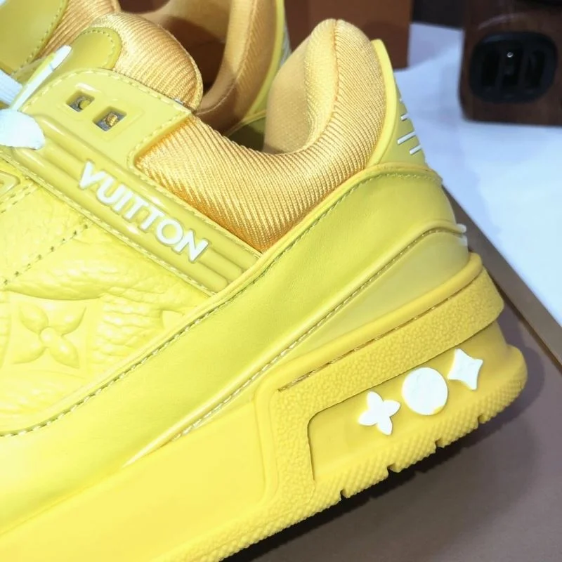 Louis Vuitton Trainer Sneaker Chic 32525
