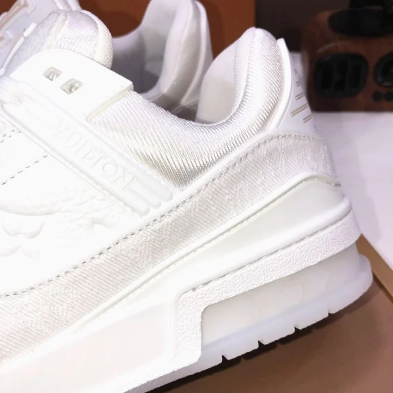 Sophisticated Louis Vuitton Trainer Sneaker 32532