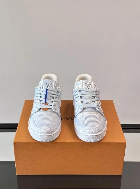 Timeless Louis Vuitton Trainer Sneaker 32520