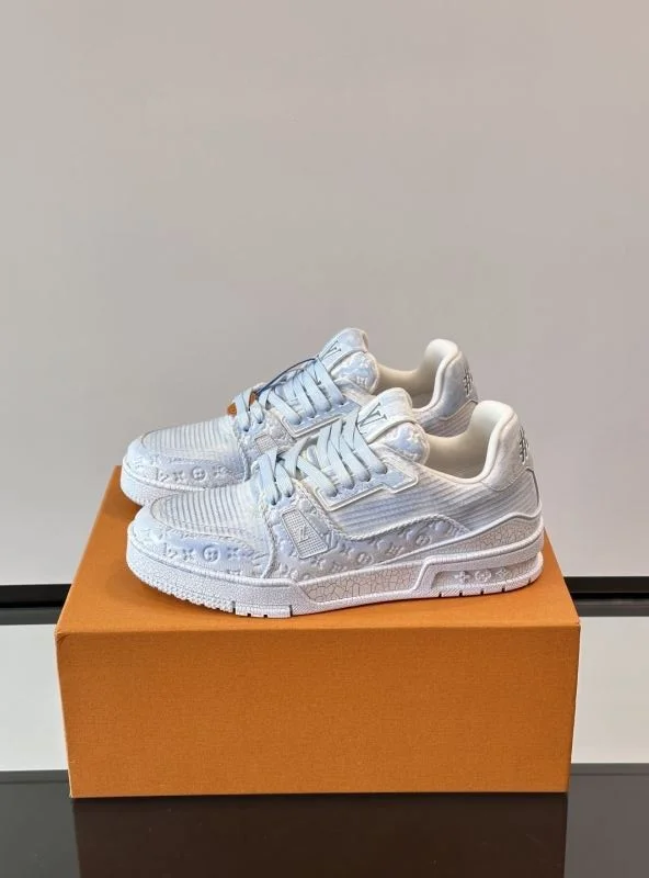 Timeless Louis Vuitton Trainer Sneaker 32520