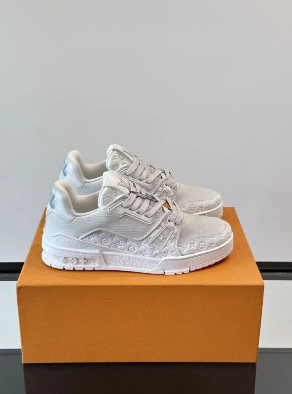 Casual Louis Vuitton Trainer Sneaker 32502