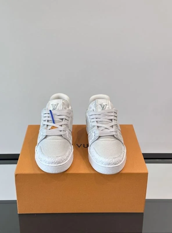 Casual Louis Vuitton Trainer Sneaker 32502