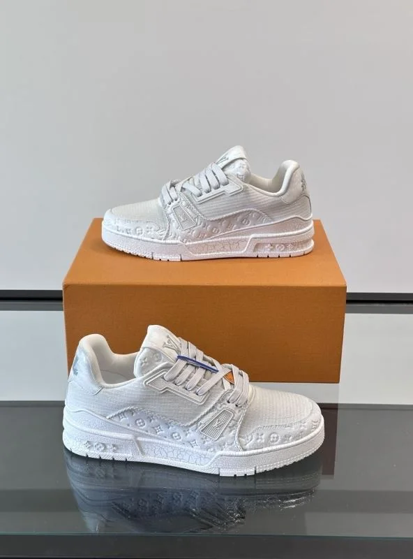 Casual Louis Vuitton Trainer Sneaker 32502