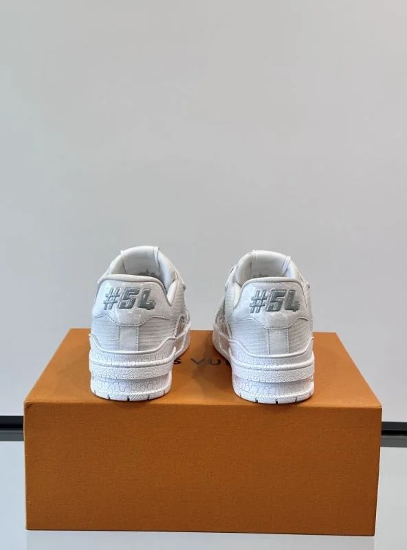 Casual Louis Vuitton Trainer Sneaker 32502