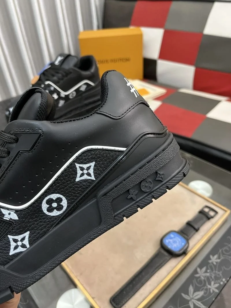 Louis Vuitton Trainer Sneaker Popular 32507