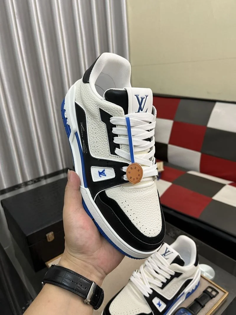 Louis Vuitton Trainer Sneaker Snug 32504