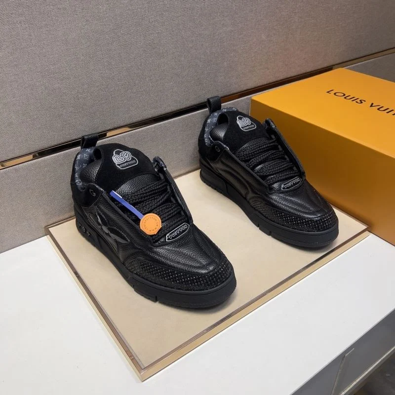 Sleek Louis Vuitton Trainer Sneaker 32495
