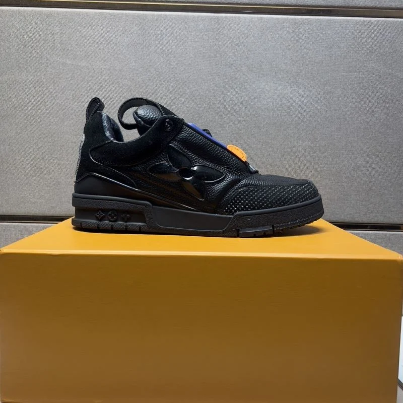 Sleek Louis Vuitton Trainer Sneaker 32495