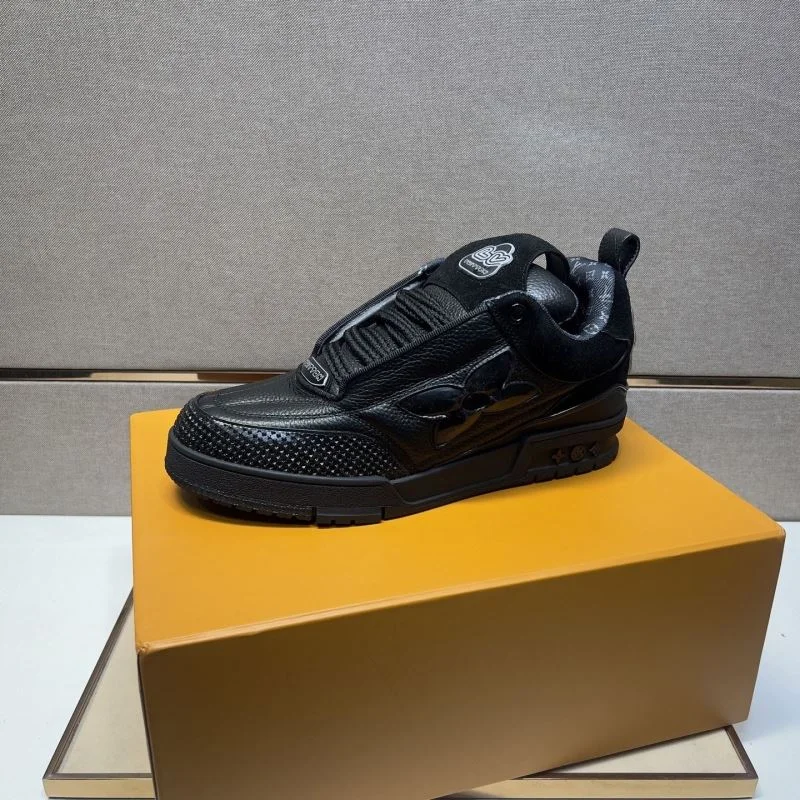 Sleek Louis Vuitton Trainer Sneaker 32495