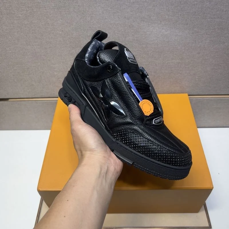 Sleek Louis Vuitton Trainer Sneaker 32495