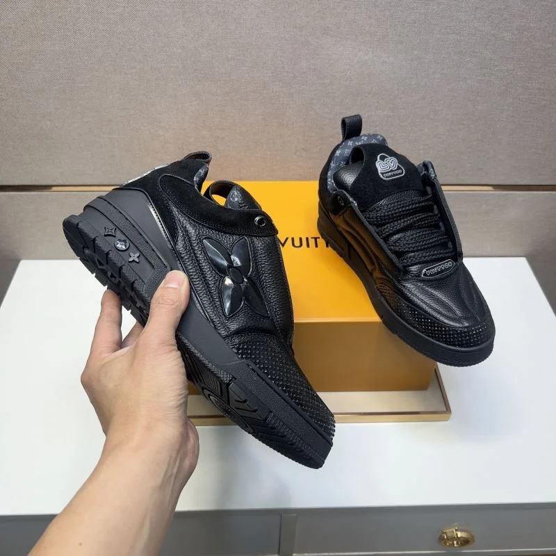 Sleek Louis Vuitton Trainer Sneaker 32495
