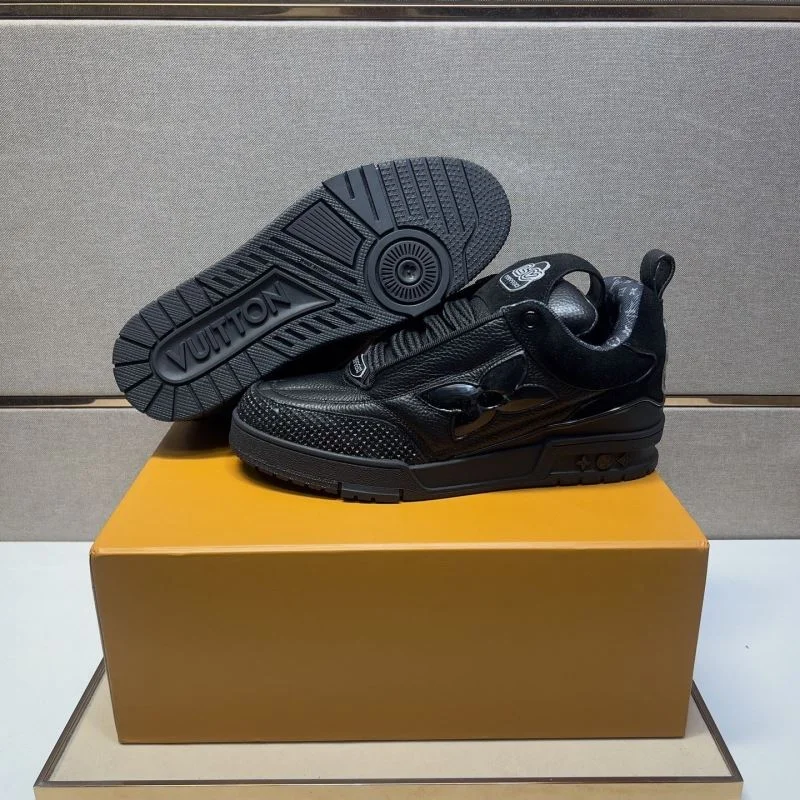 Sleek Louis Vuitton Trainer Sneaker 32495
