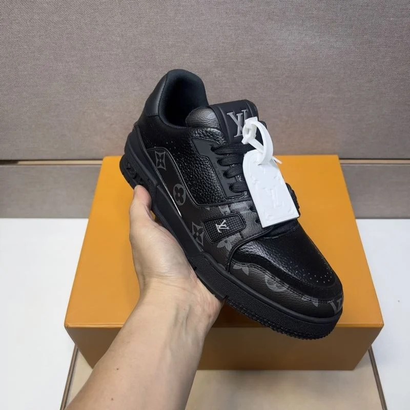 Trendsetting Louis Vuitton Trainer Sneaker 32493