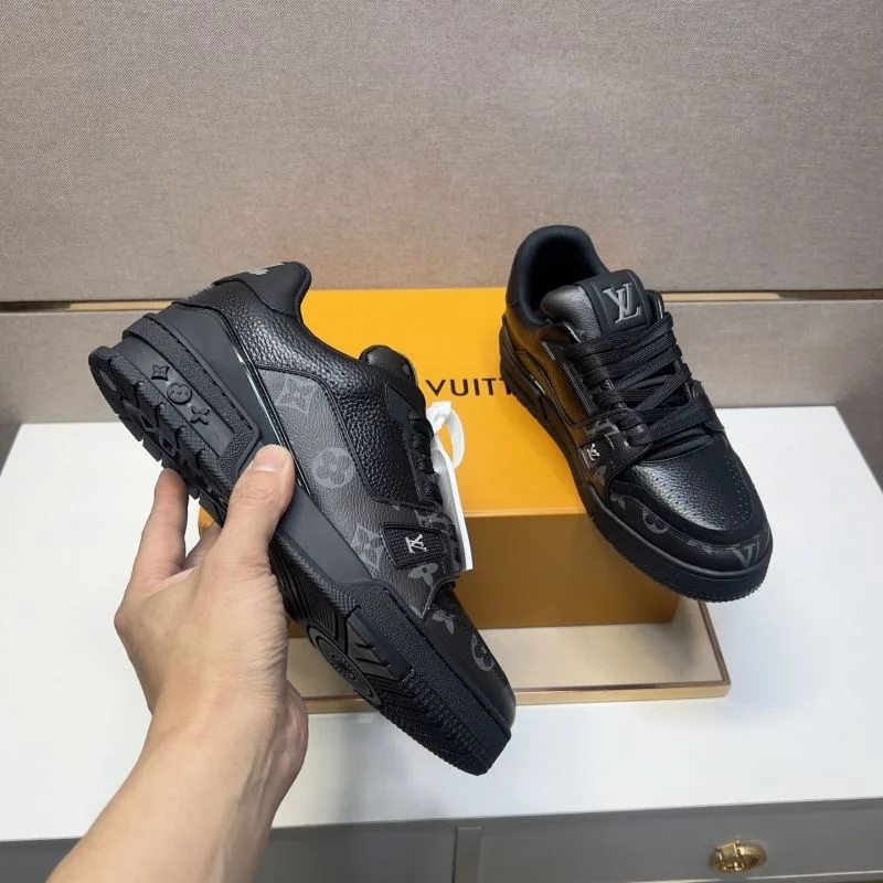 Trendsetting Louis Vuitton Trainer Sneaker 32493