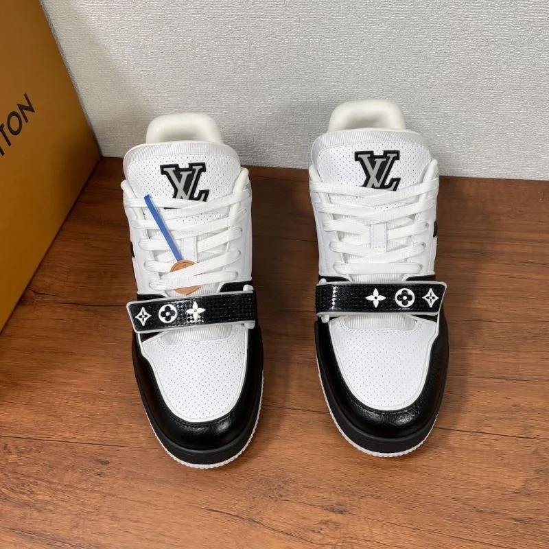SmoothTexture Louis Vuitton Trainer Sneaker 32484