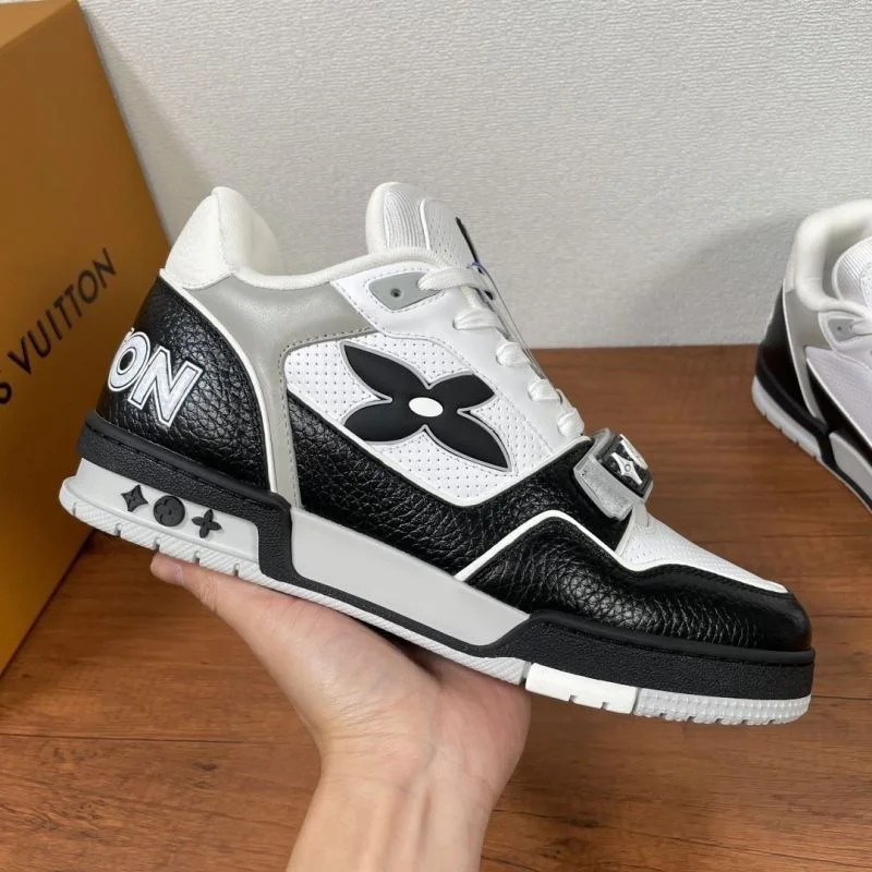 SmoothTexture Louis Vuitton Trainer Sneaker 32484