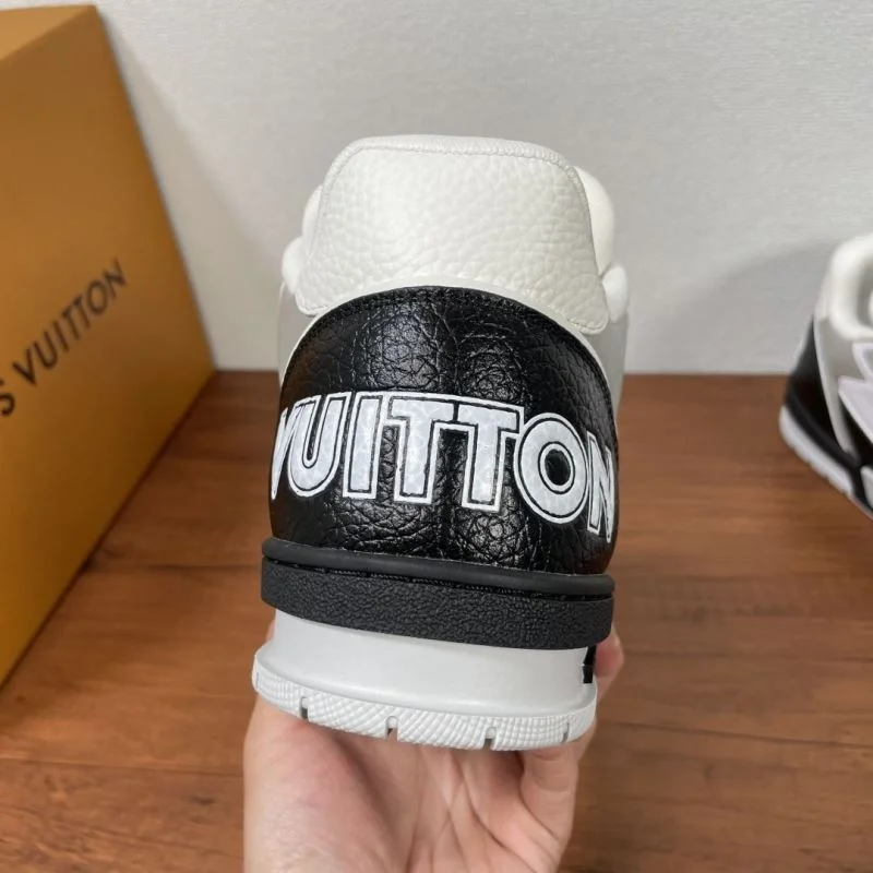 SmoothTexture Louis Vuitton Trainer Sneaker 32484