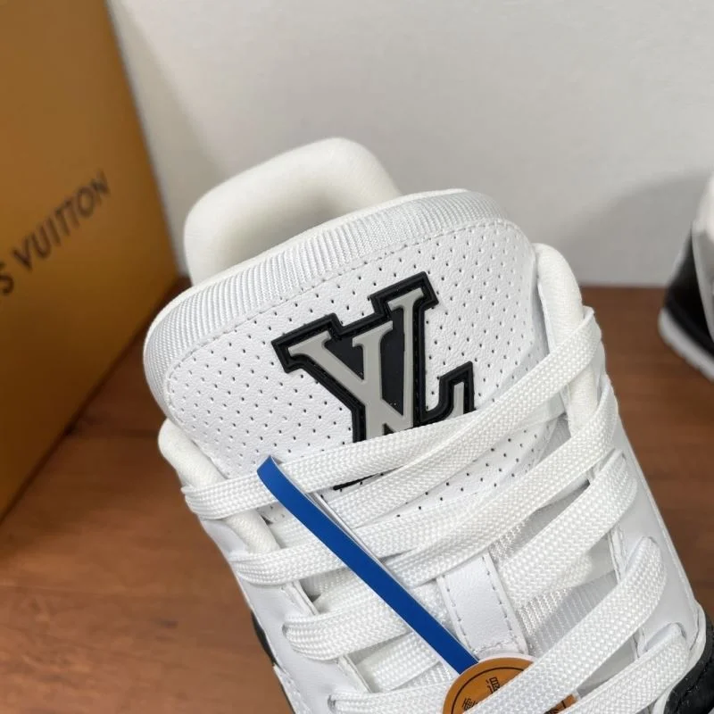 SmoothTexture Louis Vuitton Trainer Sneaker 32484