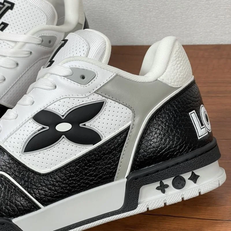 SmoothTexture Louis Vuitton Trainer Sneaker 32484