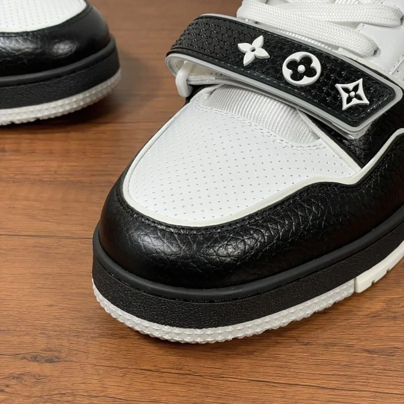 SmoothTexture Louis Vuitton Trainer Sneaker 32484