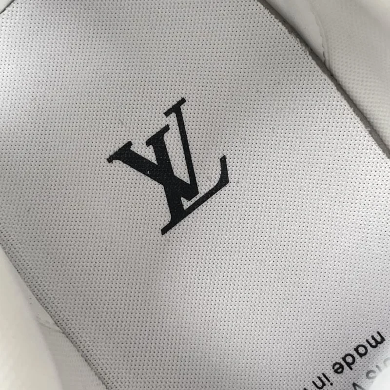 Bright Louis Vuitton Trainer Sneaker 32473