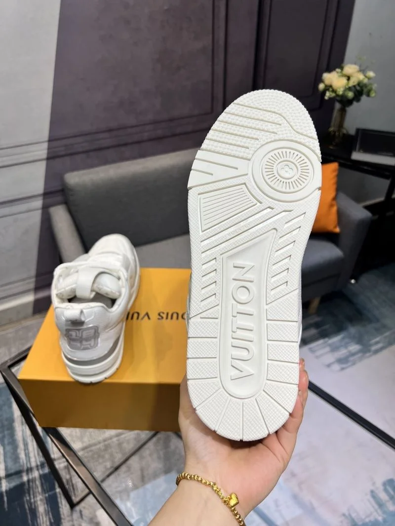 Louis Vuitton Trainer Sneaker Chic 32485
