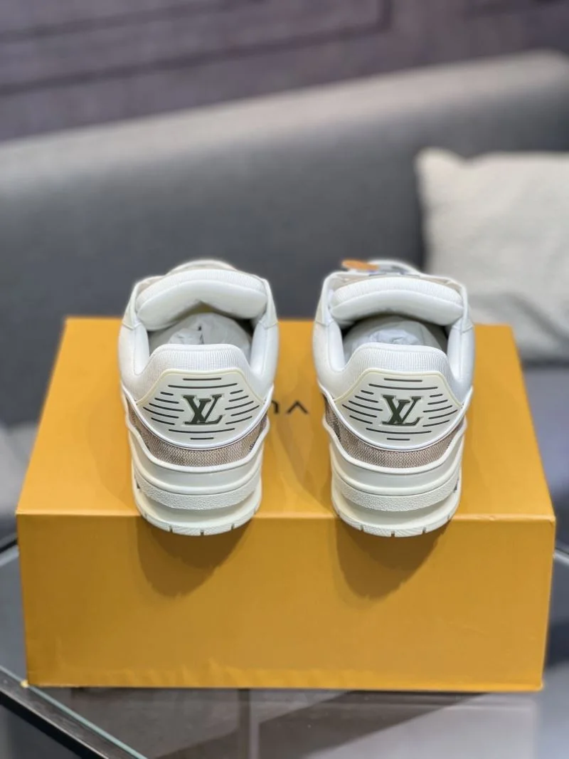EyeCatching Louis Vuitton Trainer Sneaker 32483