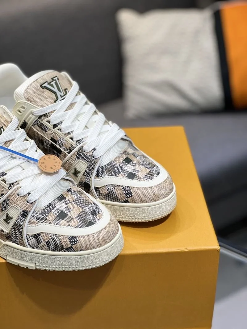 EyeCatching Louis Vuitton Trainer Sneaker 32483