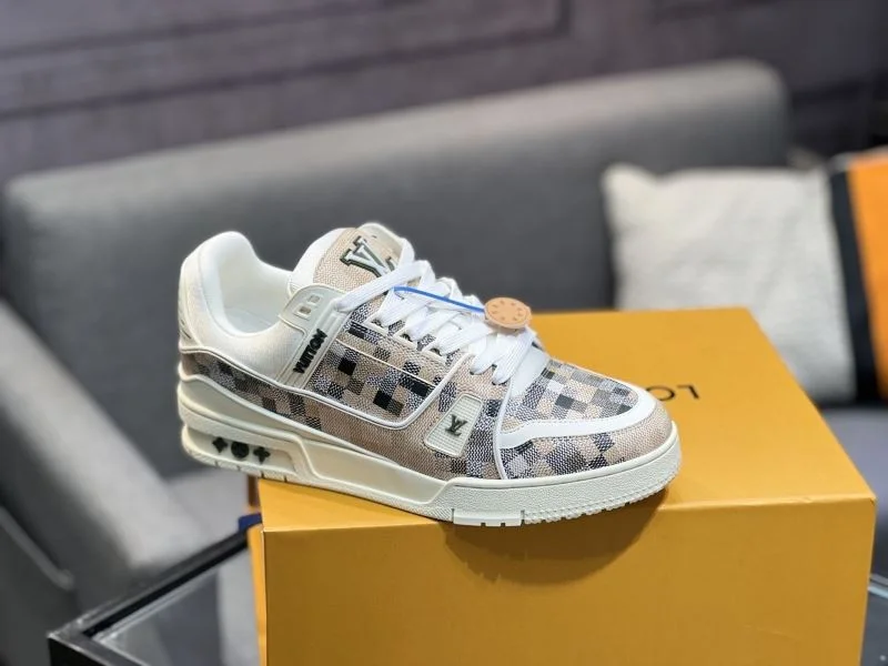 EyeCatching Louis Vuitton Trainer Sneaker 32483