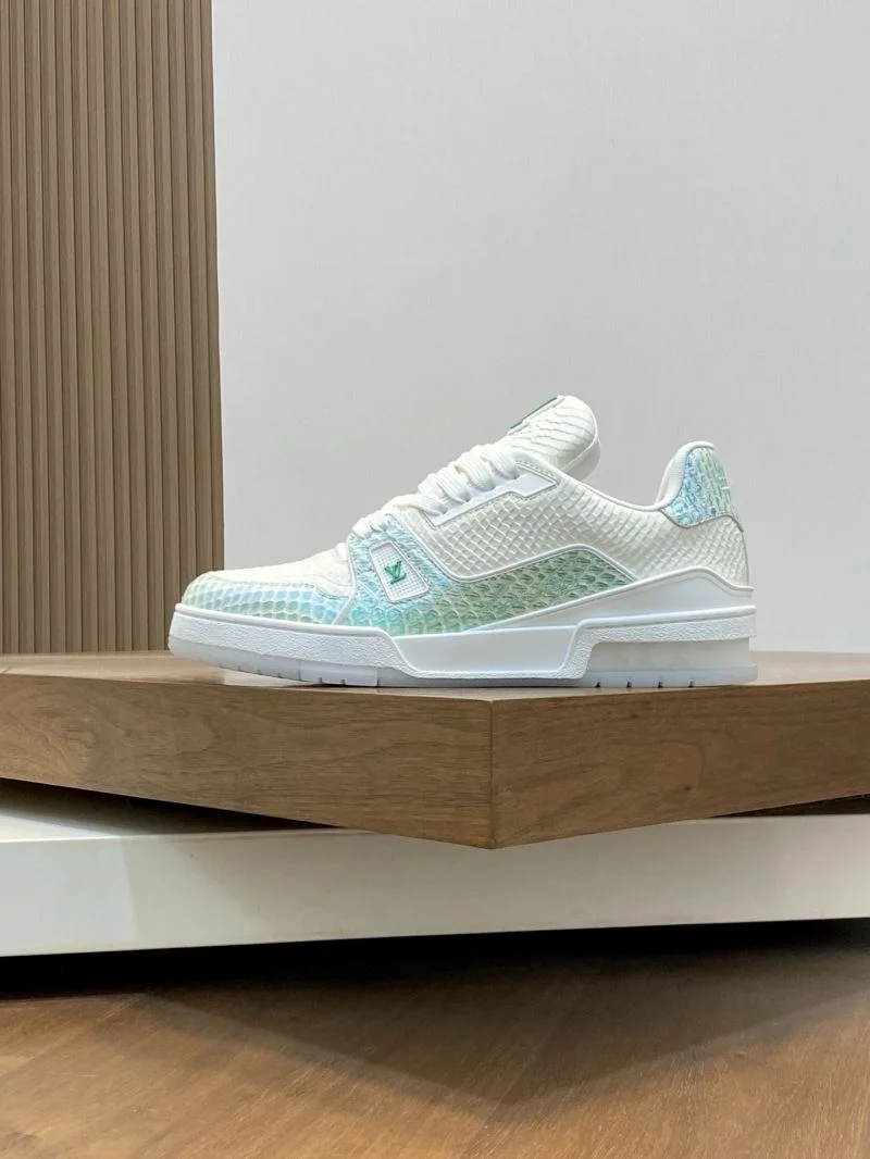 Louis Vuitton Trainer Sneaker Minimalist 32481