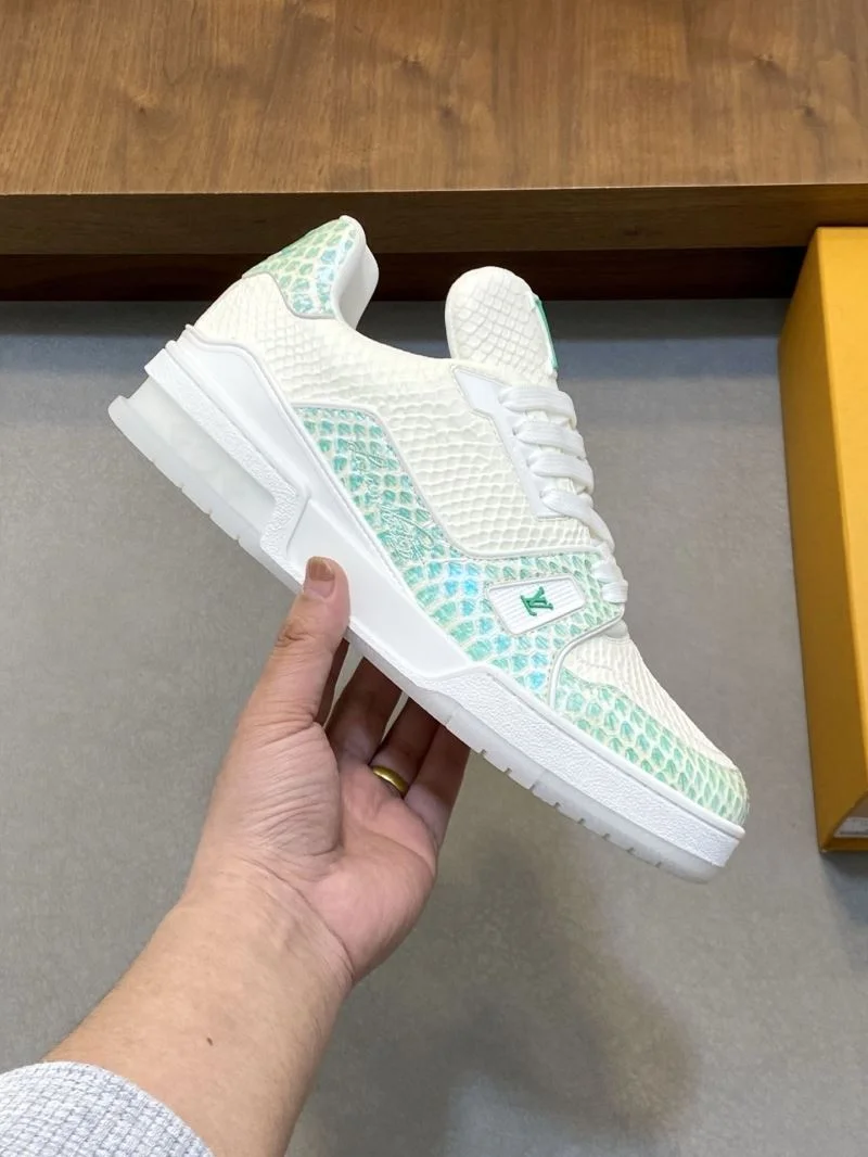 Louis Vuitton Trainer Sneaker Minimalist 32481