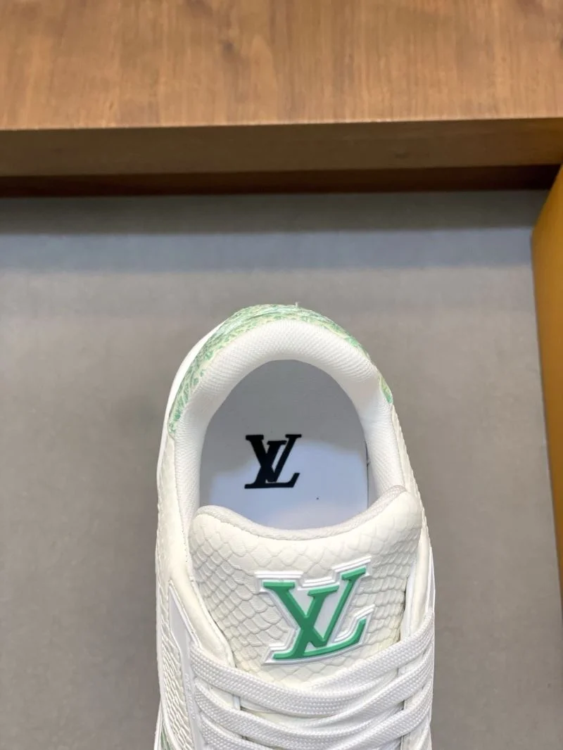 Louis Vuitton Trainer Sneaker Minimalist 32481