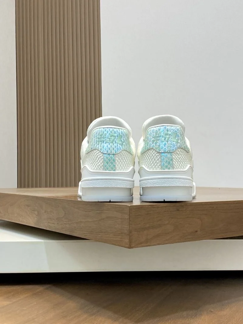 Louis Vuitton Trainer Sneaker Minimalist 32481
