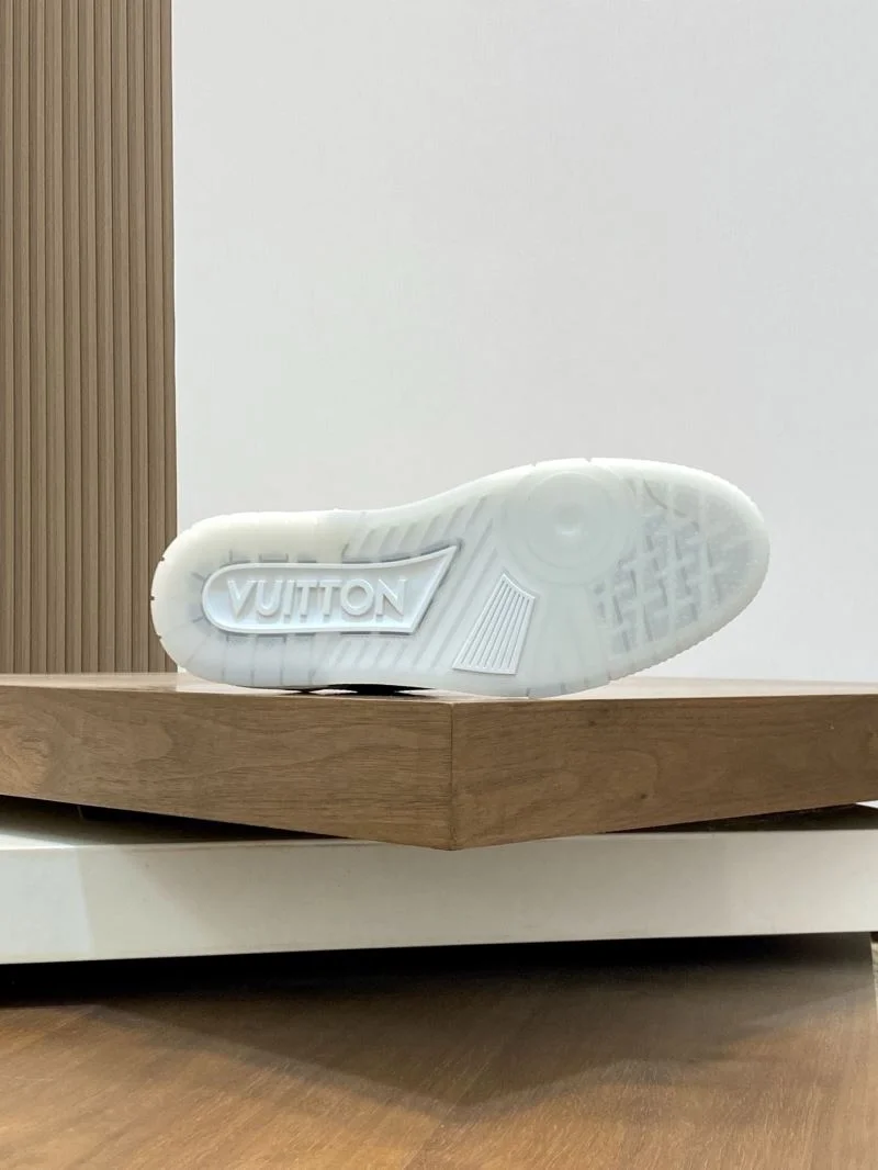 Louis Vuitton Trainer Sneaker Minimalist 32481