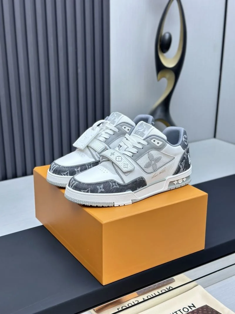 Louis Vuitton Trainer Sneaker Refined 33252