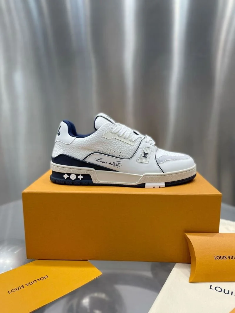 Cozy Louis Vuitton Trainer Sneaker 31059