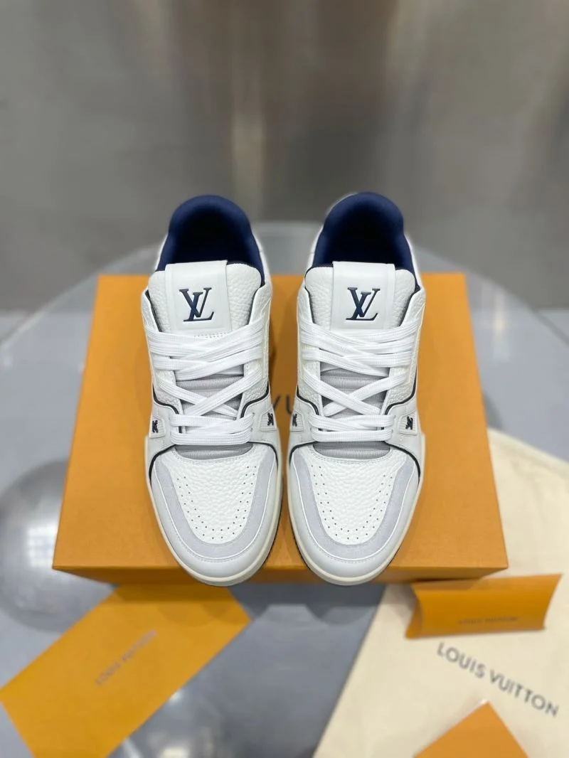 Cozy Louis Vuitton Trainer Sneaker 31059
